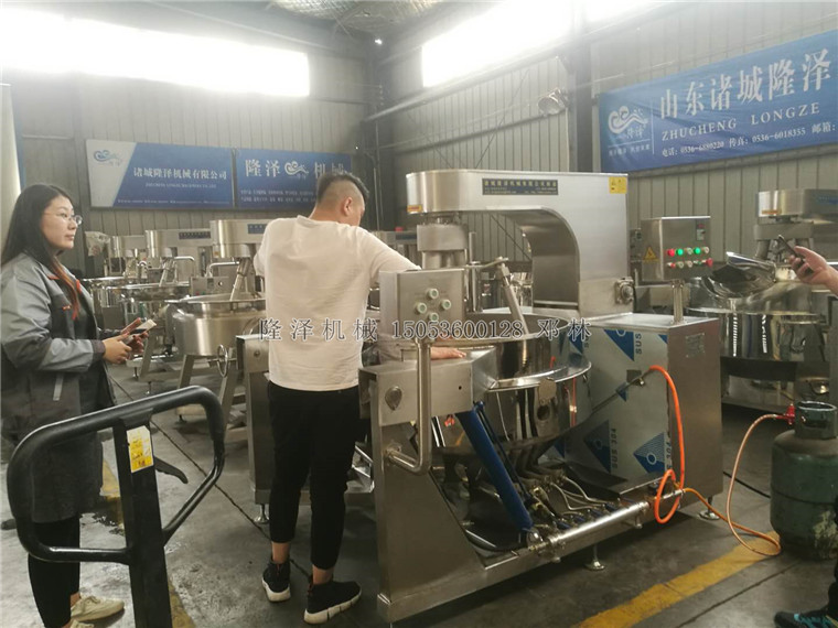 欢迎浙江杭州客户到我隆泽考察炒菜机